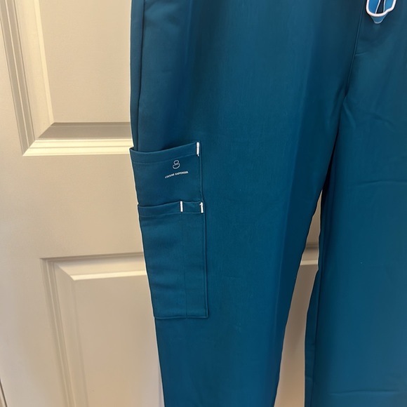 DOLAN women’s Madeleine 8 Pocket Slim Scrub Pants - Picture 4 of 16